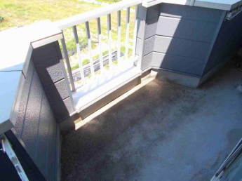 開放的で明るい空間を演出してくれるバルコニーです