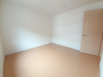 明るい色調の室内です