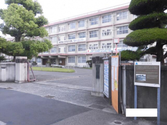 愛媛県立松山北高校まで939m