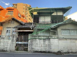 対象不動産を西側から撮影した写真です。