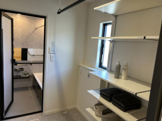 脱衣室　家事効率を高める室内物干しスペースも設けています。