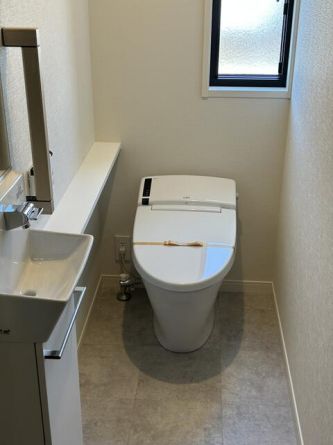 トイレ内で手洗いができ、感染予防になります。