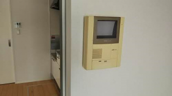 モニター付きインターホンで安心です