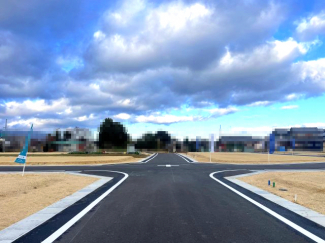 【前面道路含む現地写真】