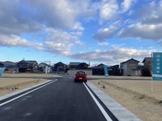 【前面道路含む現地写真】