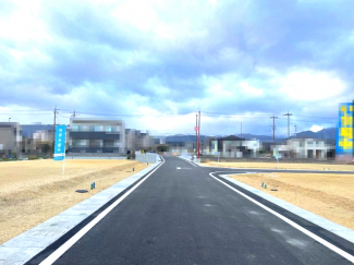 【前面道路含む現地写真】