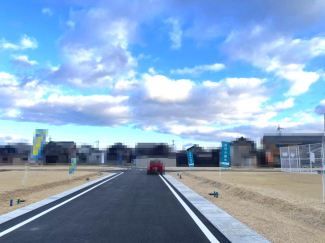 【前面道路含む現地写真】