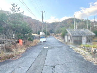 【前面道路含む現地写真】
