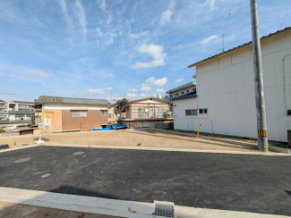 ４台分の駐車場確保できます　西側から撮影