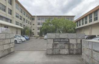 今治市立鳥生小学校まで689m