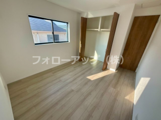 使い勝手のいい洋室です