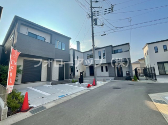 前面道路含む現地写真です