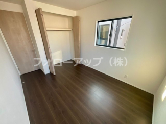 スタンダードな洋室です