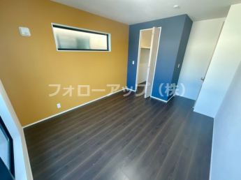 コンパクトで使いやすい洋室です