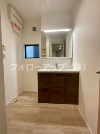 独立洗面台、朝の身支度には欠かせません