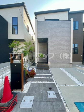 前面道路含む現地写真です