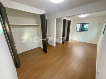 ゆったりした洋室です