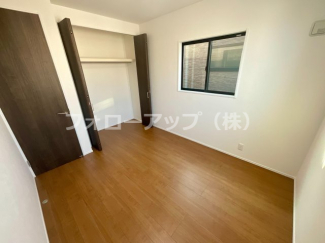 使い勝手のいい洋室です