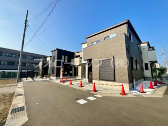 前面道路含む現地写真です