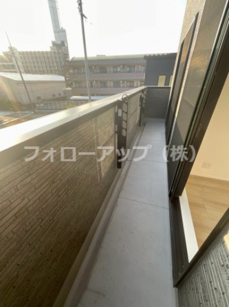 開放的で明るい空間を演出してくれるバルコニーです