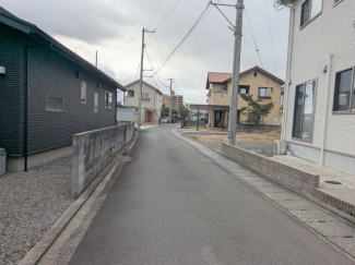 【前面道路含む現地写真】