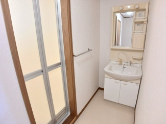 忙しい朝には欠かせない洗面所です