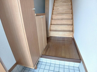 収納もある玄関です