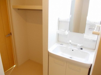 明るい洗面所です