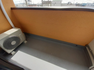 バルコニーからの眺めを楽しみながら食事をしませんか