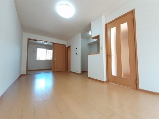 ゆったり過ごせる居間です