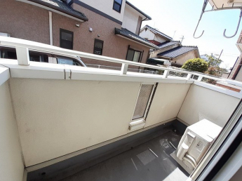 外からの目が気にならないバルコニーで洗濯物が干せます