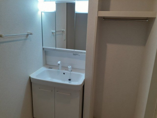 明るい洗面所です