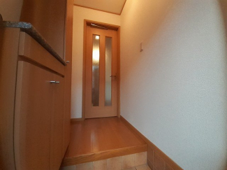 収納もある玄関です