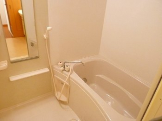 落ち着いた空間のお風呂です