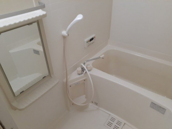 ゆったり過ごせるお風呂です