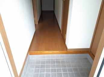 収納もある玄関です