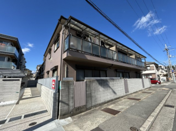 落ち着いた雰囲気の外観です