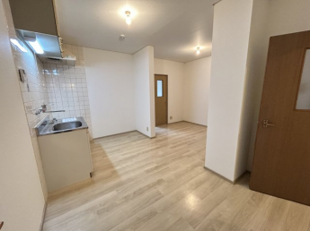 こちらの居間で趣味の時間をお楽しみください