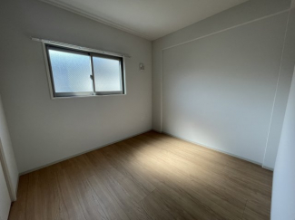 ゆったり過ごせる居間です