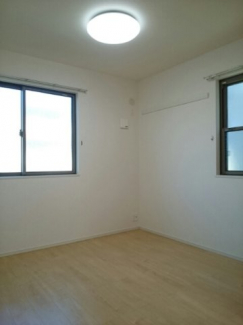 明るい色調の室内です