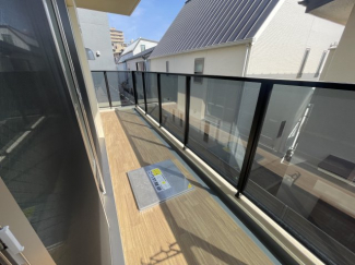 落ち着いた時間を過ごせるバルコニーです