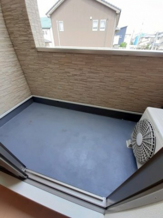 バルコニーからの眺めを楽しみながら食事をしませんか