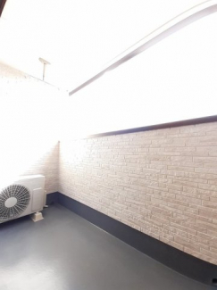 バルコニーからの眺めを楽しみながら食事をしませんか