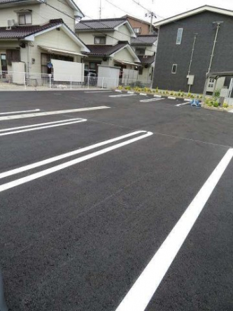 車をお持ちの方に嬉しい駐車場付きの物件です