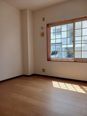 明るい色調の室内です