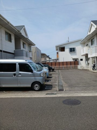 駐車場があるので、車を買う予定の方も安心です