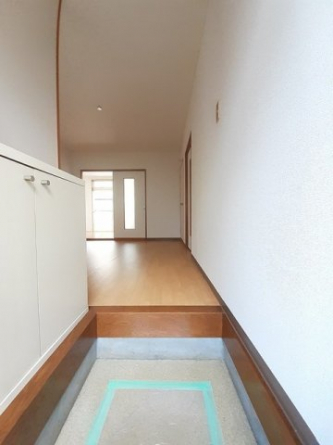 毎日通る玄関はこちらです