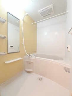 コンパクトで使いやすいお風呂です