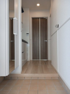 収納もある玄関です