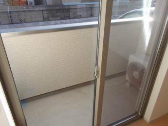 開放的で明るい空間を演出してくれるバルコニーです